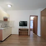 Apartman By The Sea Vinjerac, Zadar - 5811 Vinjerac