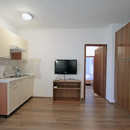 Apartment Apartments By The Sea Vinjerac, Zadar - 5811 Vinjerac